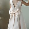 Satin Flower Girl Dresses for Wedding Floor Length Backless Princess Pageant Dress with Bow Pearls Proms Ball Gowns