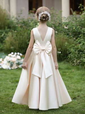 Satin Flower Girl Dresses for Wedding Floor Length Backless Princess Pageant Dress with Bow Pearls Proms Ball Gowns