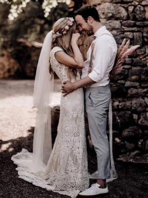 Romantic Ivory Lace Wedding Dresses for Brides V Neck Backless Cap Sleeves Sheath Boho Bridal Gown for Bride
